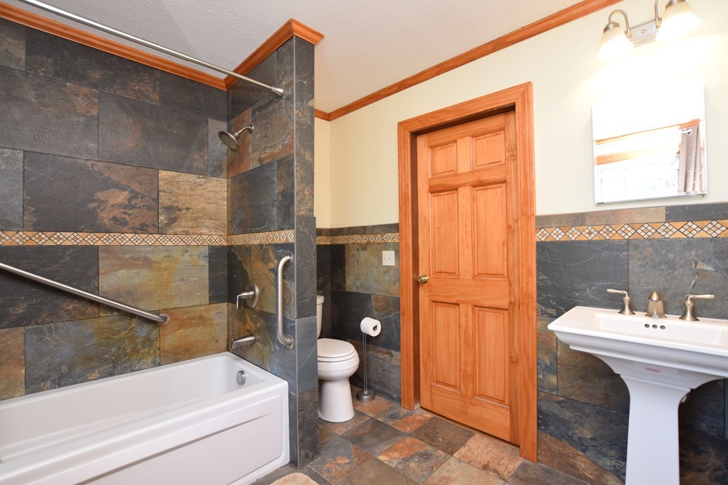 62 Osborne Terrace Springfield, MA 01104 - Photo 23 of 30