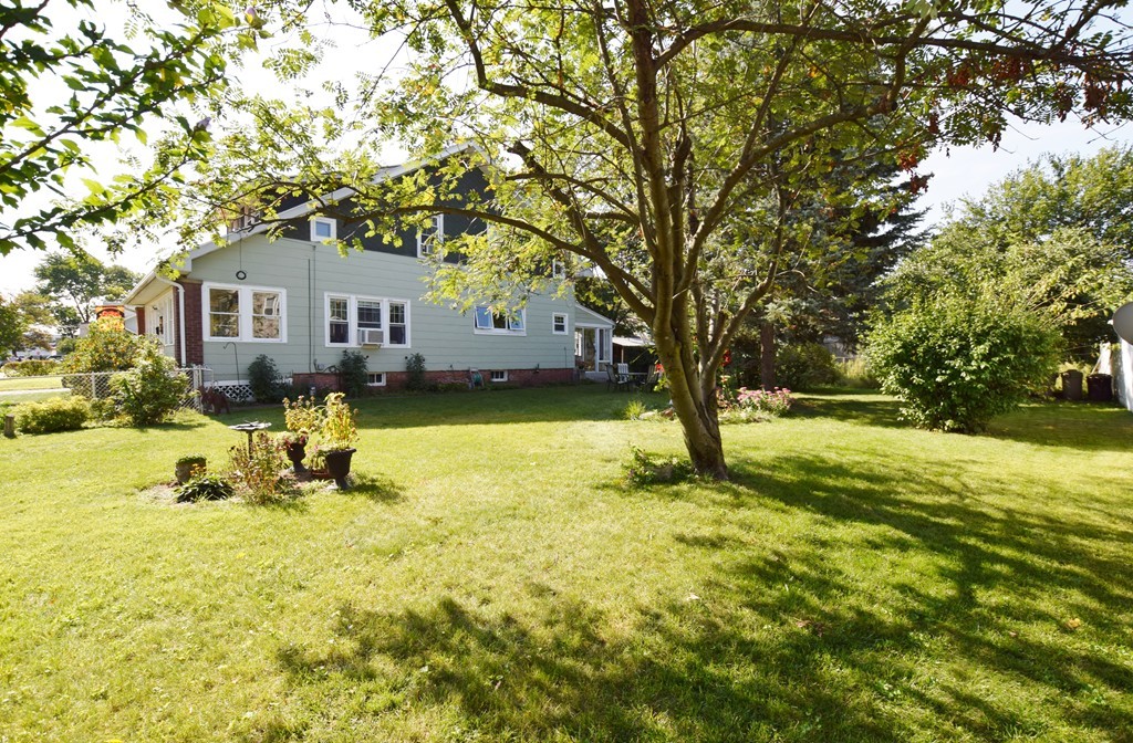 62 Osborne Terrace Springfield, MA 01104 - Photo 4 of 30