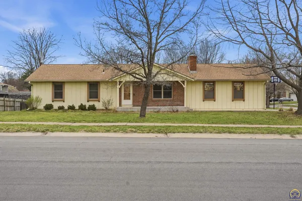 $215,000 | 2601 Southwest Kingsrow Road, Topeka, KS 66614