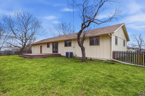 $215,000 | 2601 Southwest Kingsrow Road, Topeka, KS 66614