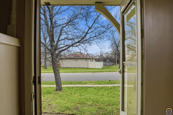 $215,000 | 2601 Southwest Kingsrow Road, Topeka, KS 66614