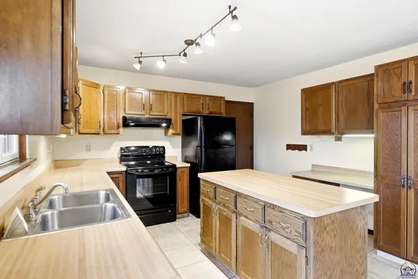 $215,000 | 2601 Southwest Kingsrow Road, Topeka, KS 66614