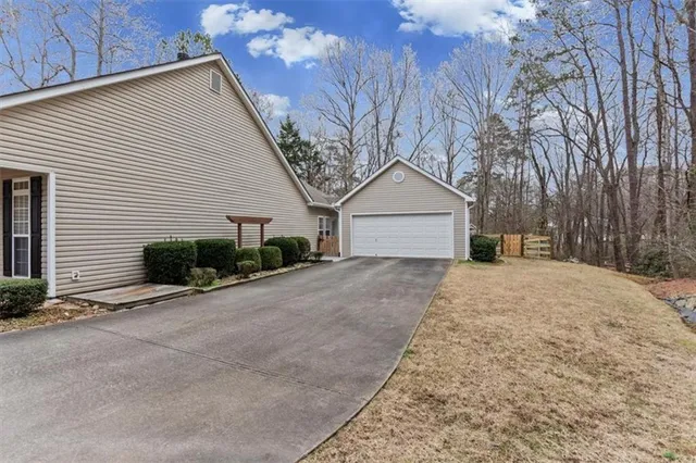 $2,400 | 5551 Wood Vale Court, Powder Springs, GA 30127