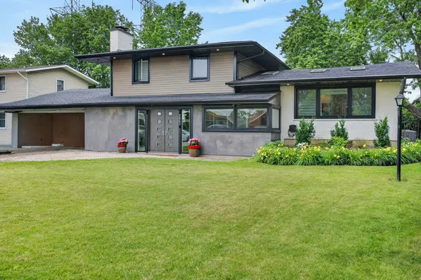 $599,900 | 2843 Briarwood Drive East, Mount Prospect, IL 60056