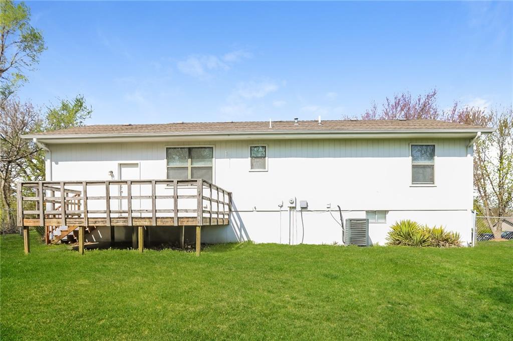 2128 Northeast Cookson Street Lee's Summit, MO 64086 - Photo 15 of 17