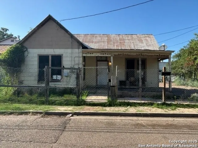 $700 | 1610 Lincoln Street, Laredo, TX 78040