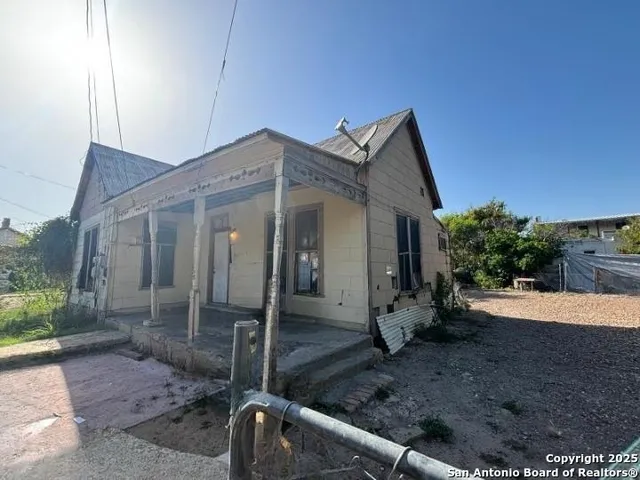 $700 | 1610 Lincoln Street, Laredo, TX 78040