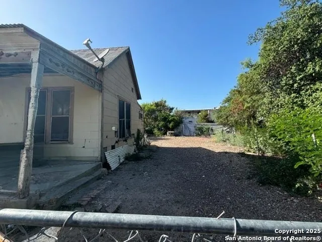 $700 | 1610 Lincoln Street, Laredo, TX 78040