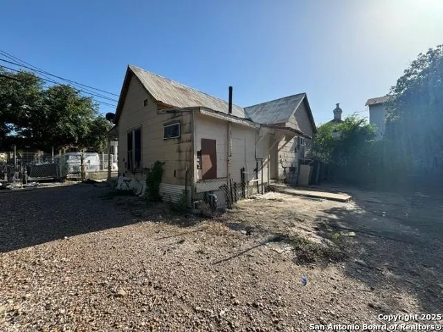 $700 | 1610 Lincoln Street, Laredo, TX 78040