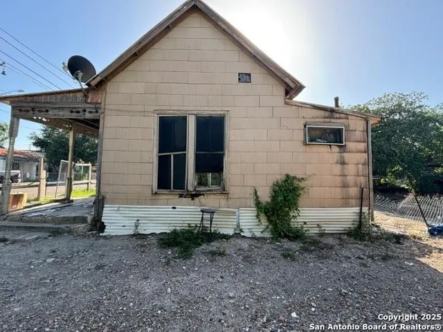 $700 | 1610 Lincoln Street, Laredo, TX 78040