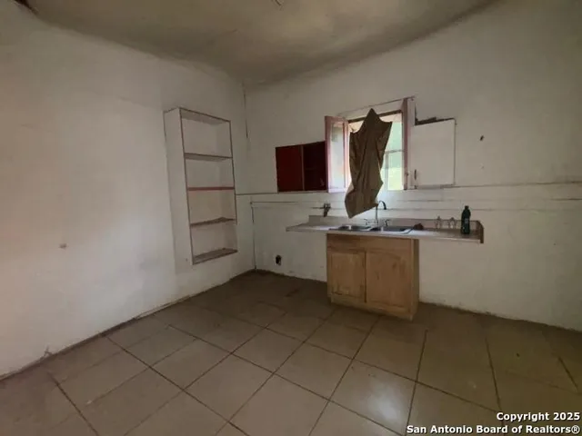 $700 | 1610 Lincoln Street, Laredo, TX 78040