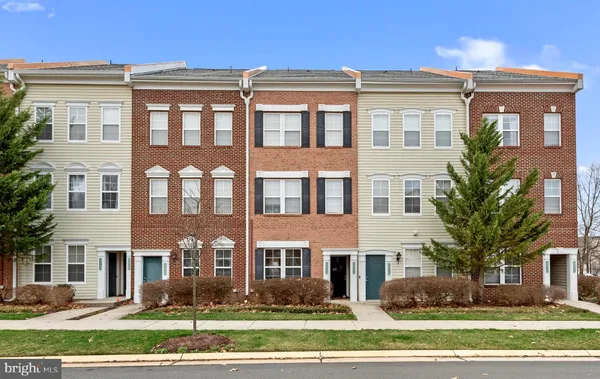 $2,000 | 22769 Fountain Grove Square, Unit 22769, Brambleton, VA 20148