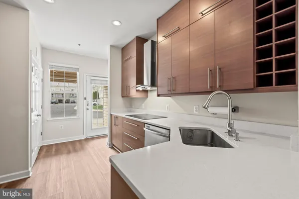 $2,000 | 22769 Fountain Grove Square, Unit 22769, Brambleton, VA 20148