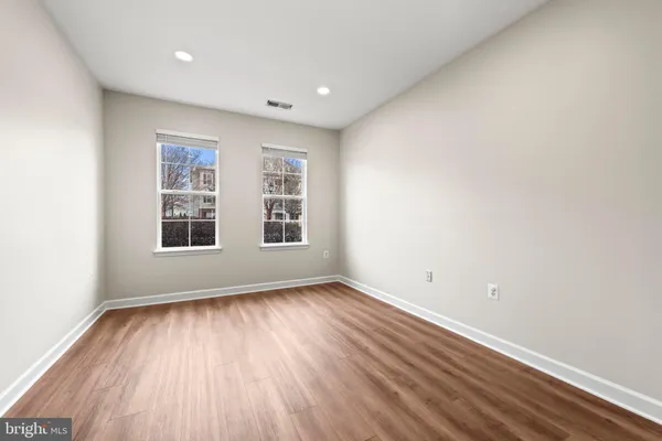 $2,000 | 22769 Fountain Grove Square, Unit 22769, Brambleton, VA 20148