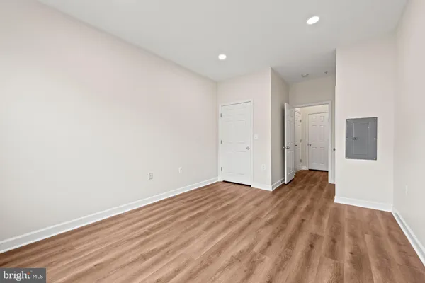 $2,000 | 22769 Fountain Grove Square, Unit 22769, Brambleton, VA 20148