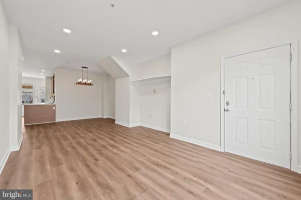 $2,000 | 22769 Fountain Grove Square, Unit 22769, Brambleton, VA 20148