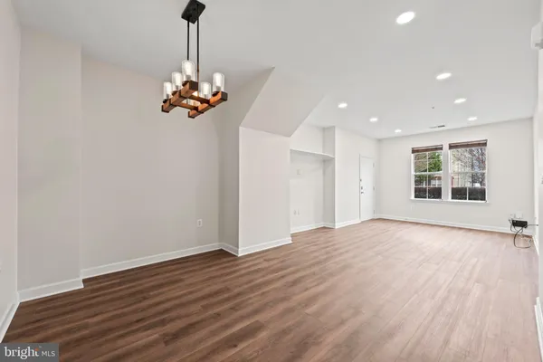 $2,000 | 22769 Fountain Grove Square, Unit 22769, Brambleton, VA 20148