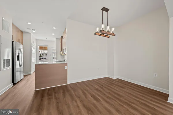 $2,000 | 22769 Fountain Grove Square, Unit 22769, Brambleton, VA 20148