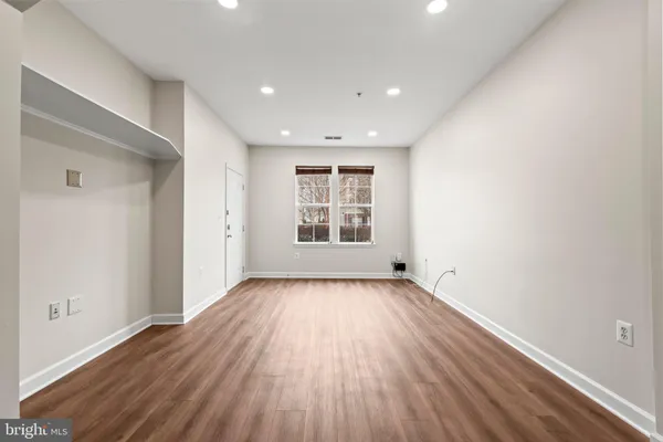 $2,000 | 22769 Fountain Grove Square, Unit 22769, Brambleton, VA 20148