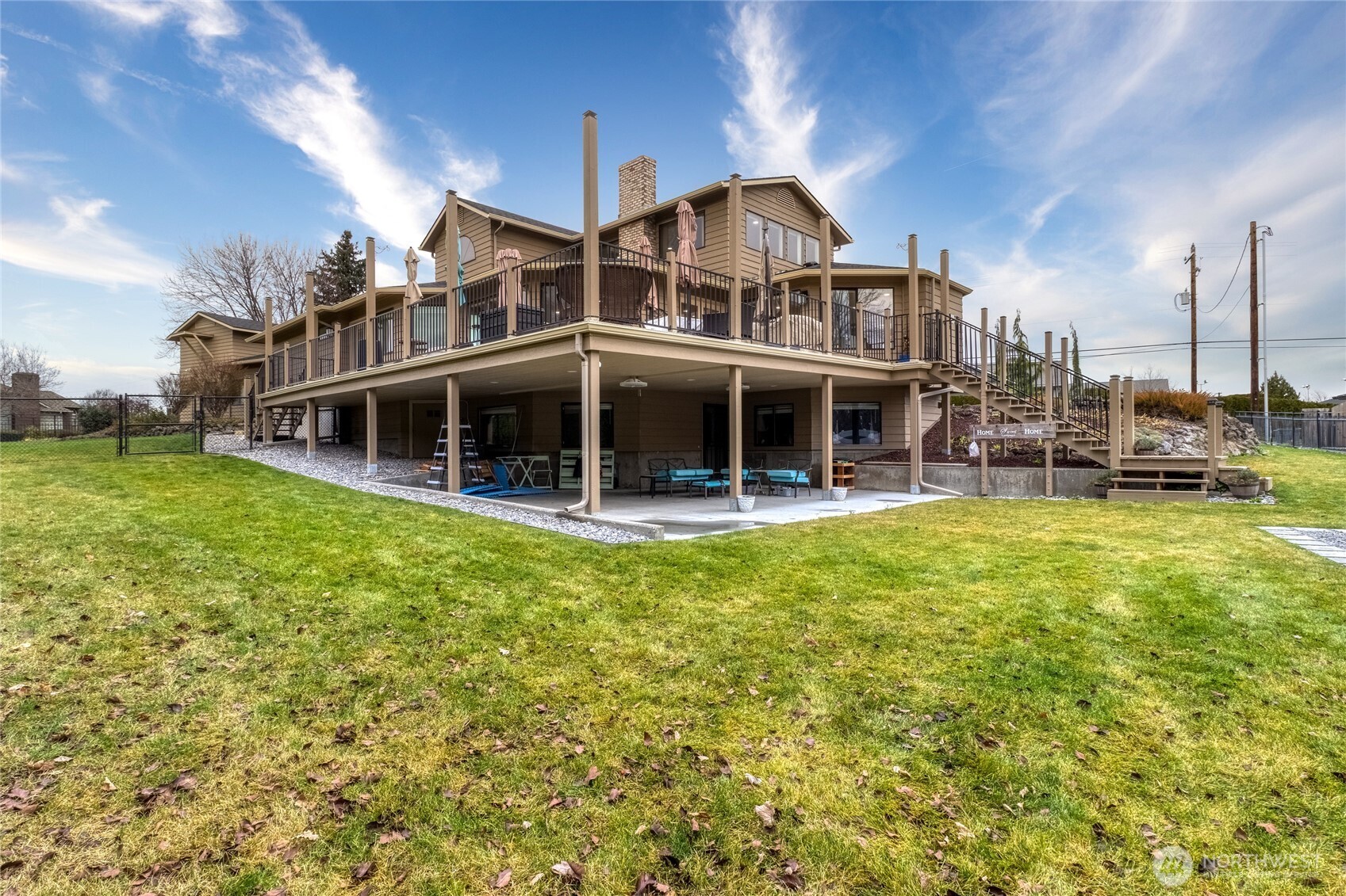1343 Highland Road Walla Walla, WA 99362 - Photo 39 of 40 a view of a house with a swimming pool