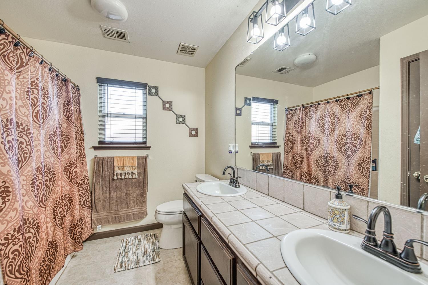 1135 Rafer Johnson Drive Kingsburg, CA 93631 - Photo 17 of 55