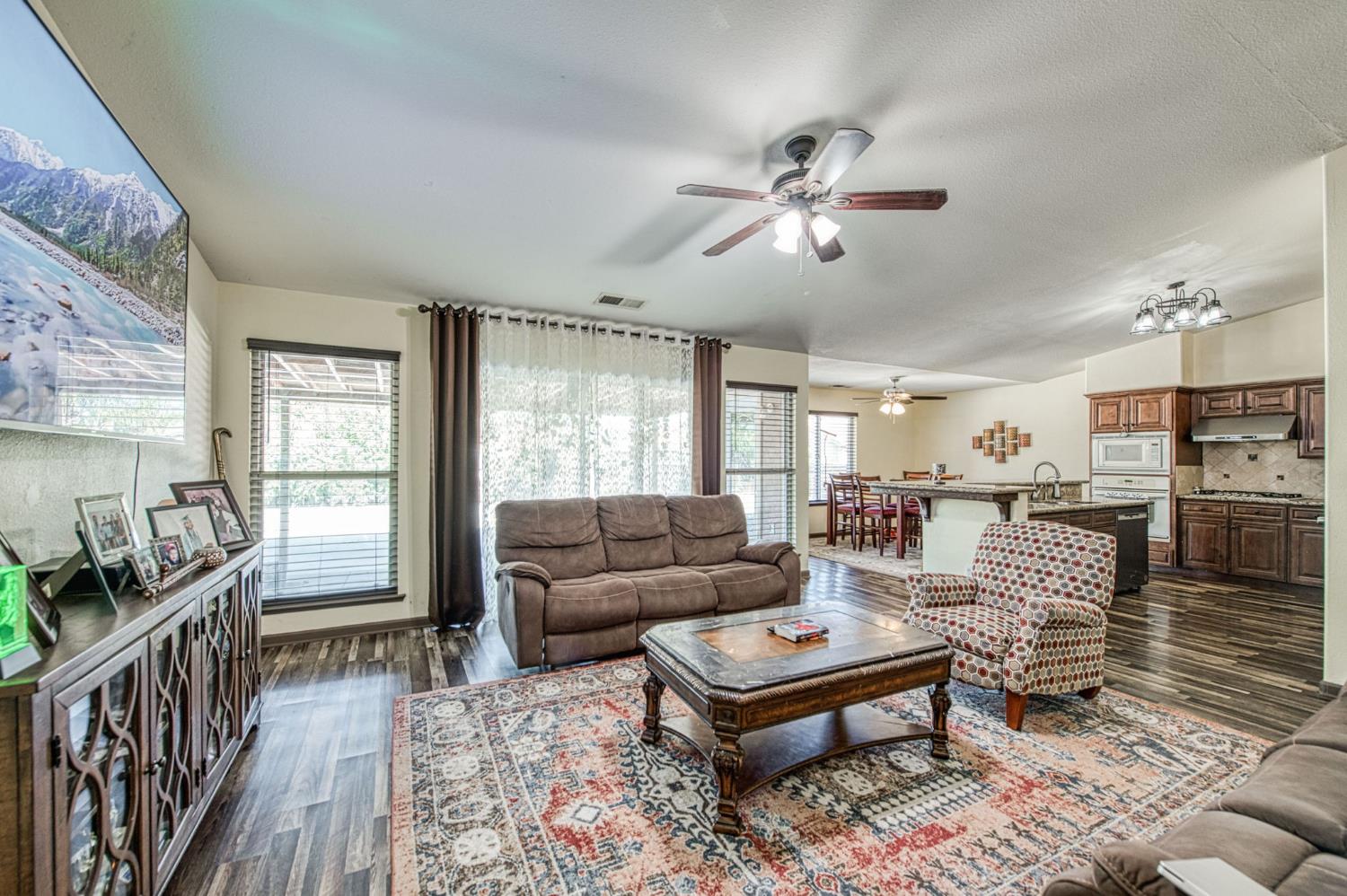 1135 Rafer Johnson Drive Kingsburg, CA 93631 - Photo 5 of 55