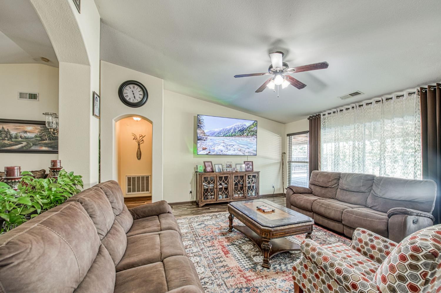 1135 Rafer Johnson Drive Kingsburg, CA 93631 - Photo 8 of 55