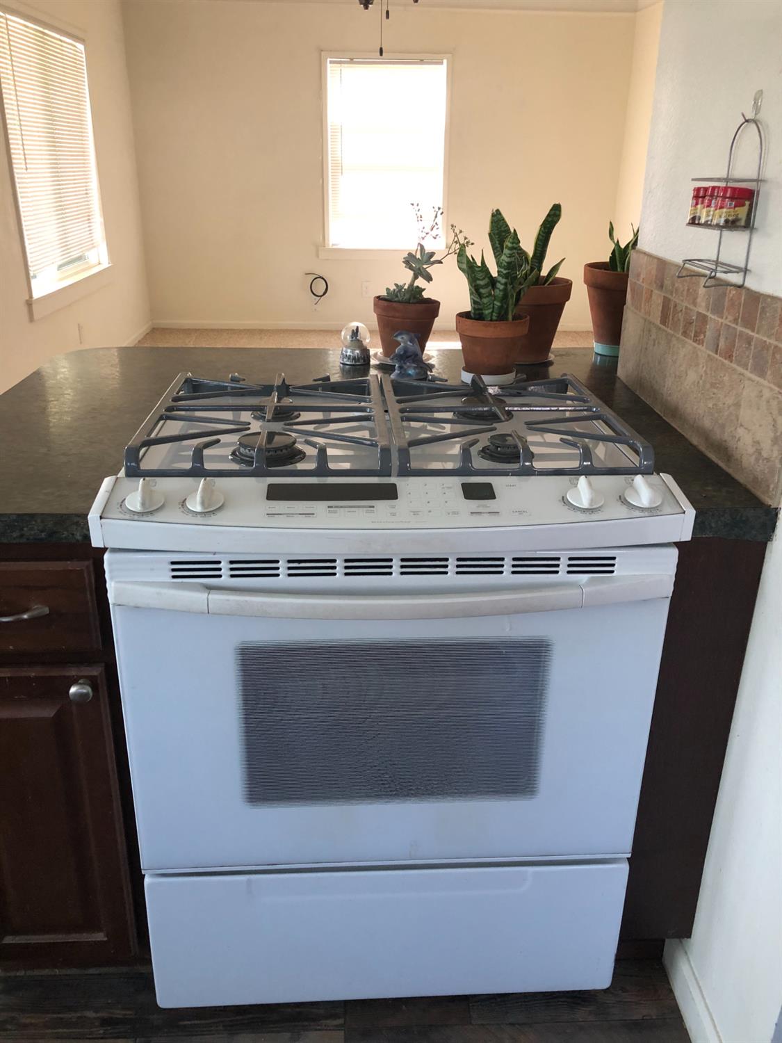 313 East Sacramento Street Coalinga, CA 93210 - Photo 16 of 23 a close view of appliances
