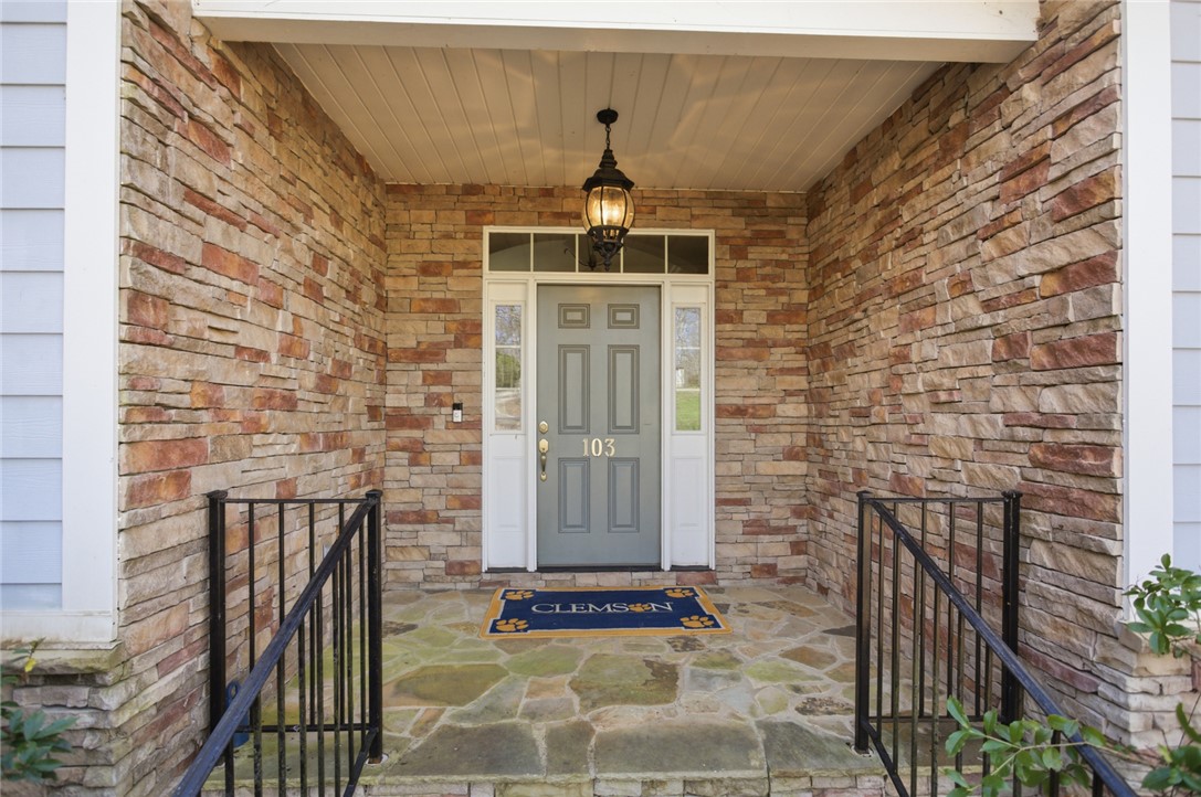 103 Oak Crest Circle Seneca, SC 29672 - Photo 5 of 50