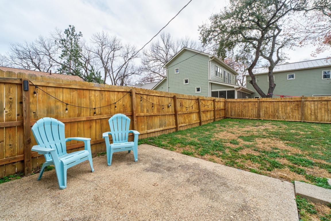 4610 Avenue B, Unit B Austin, TX 78751 - Photo 18 of 22 Fenced backyard with a patio