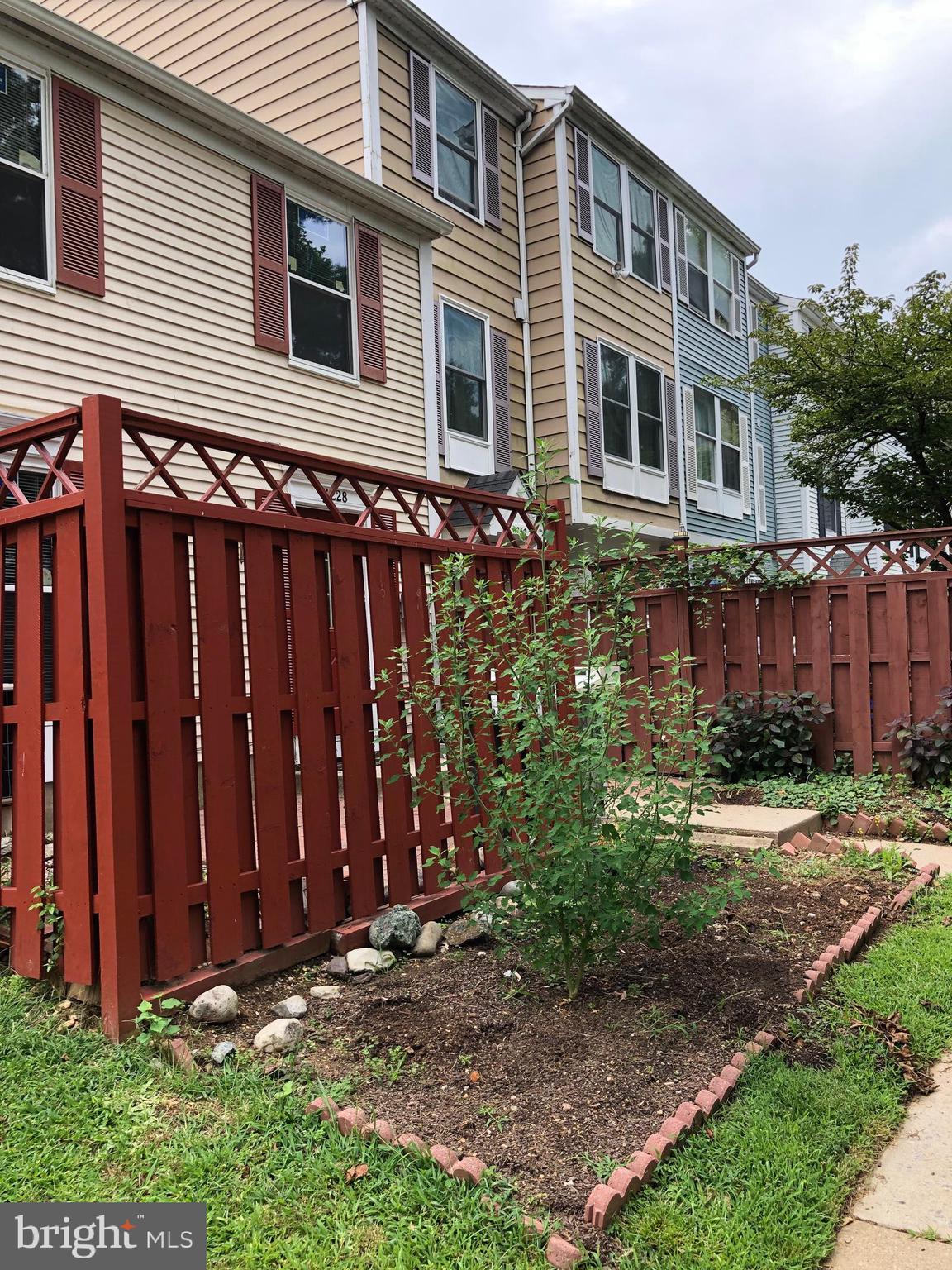 FENCE FRONT YARD