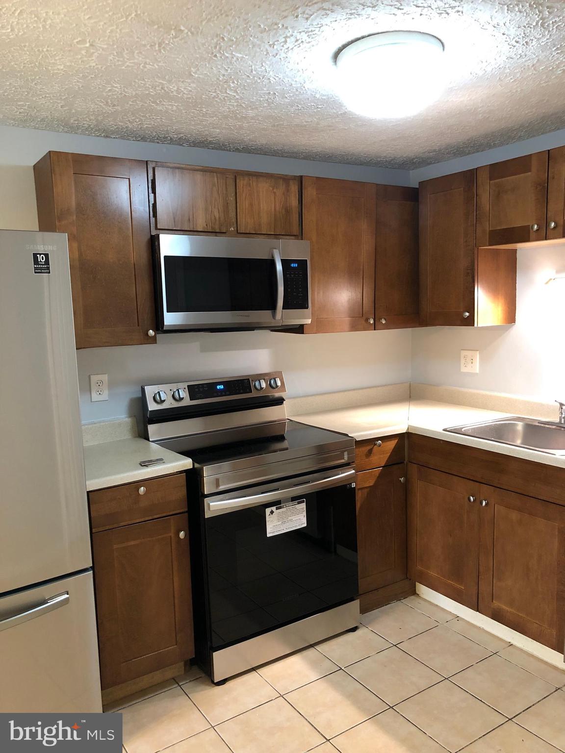 11228 Legato Way Silver Spring, MD 20901 - Photo 13 of 31 BRIGHT KITCHEN NEXT TO BREAKFAST ROOM