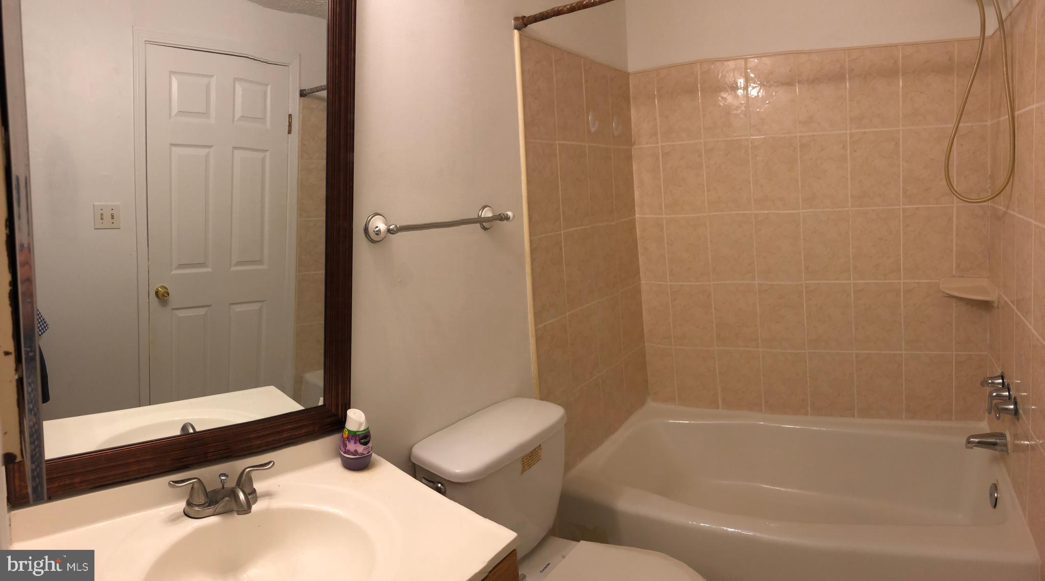 11228 Legato Way Silver Spring, MD 20901 - Photo 18 of 31 HALL BATH WITH TUB