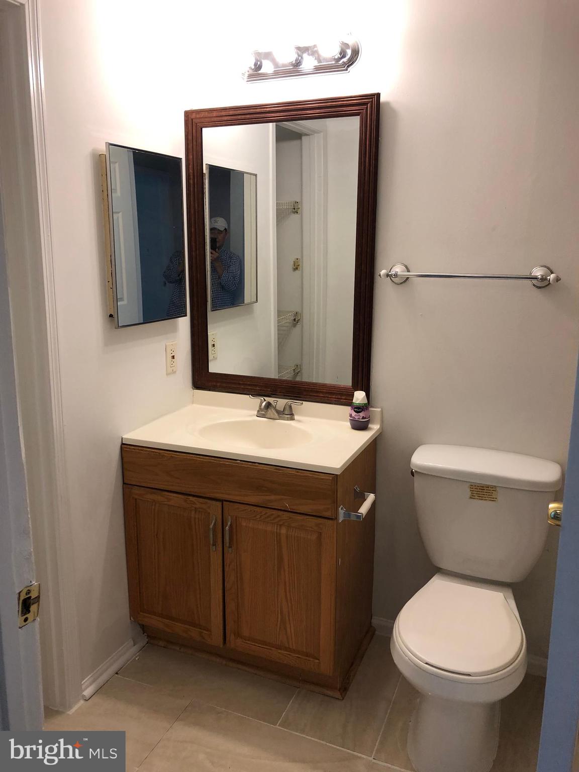 11228 Legato Way Silver Spring, MD 20901 - Photo 19 of 31 LARGE HALL BATH WITH LINEN CLOSET