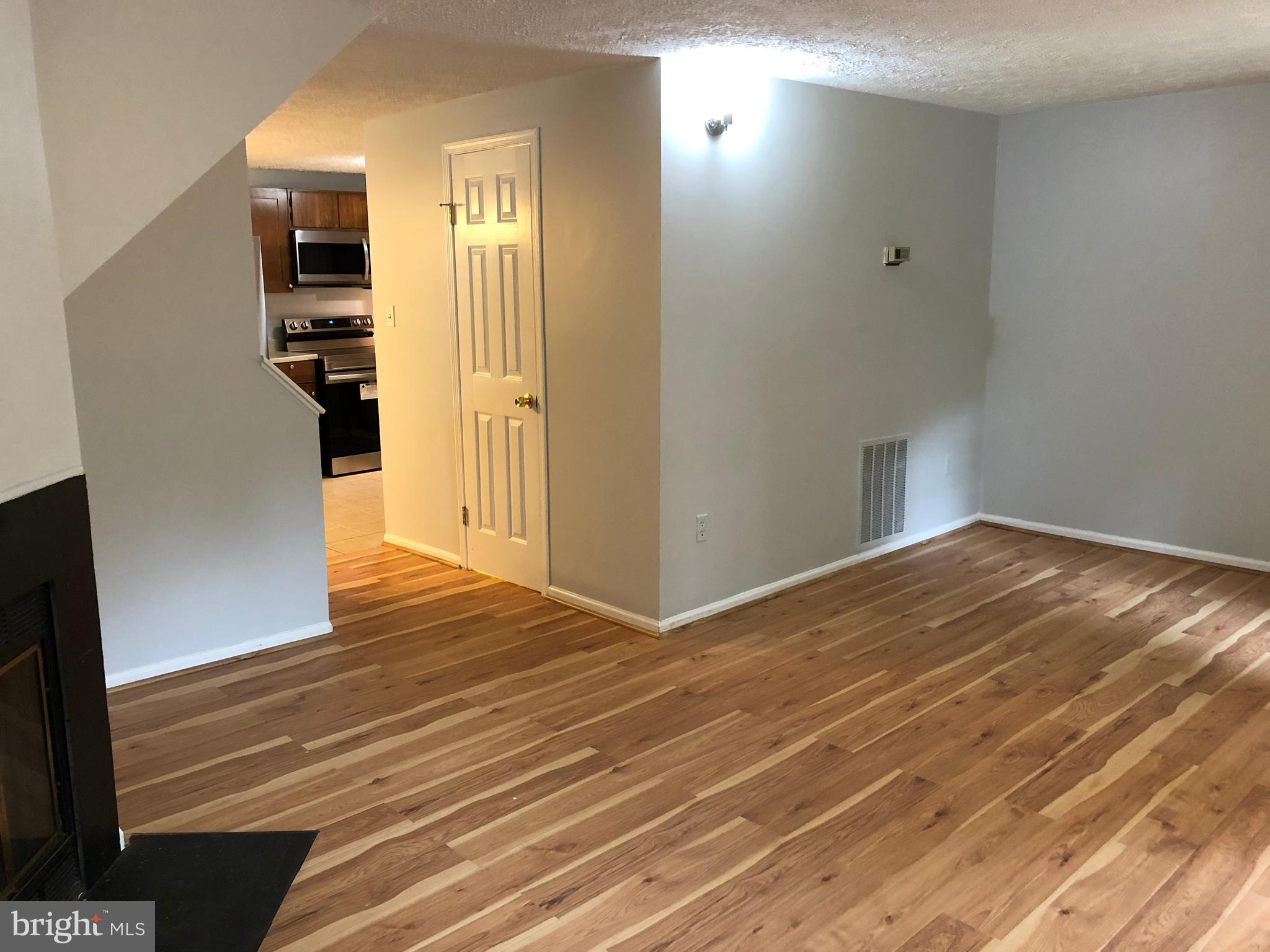 LIVING ROOM WITH HARDWOOD FLOOR