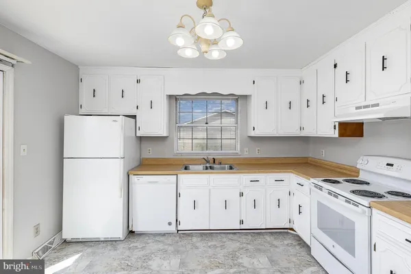 $1,525 | 1824 Meadow Drive, Fredericksburg, VA 22405