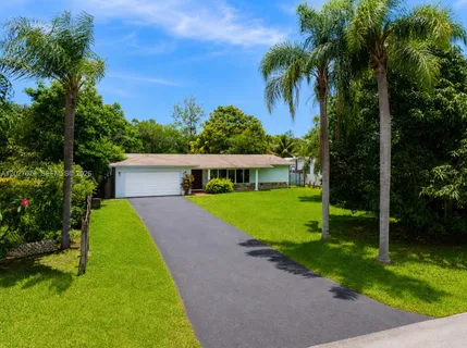 $950,000 | 14001 South Biscayne River Drive, Miami, FL 33161