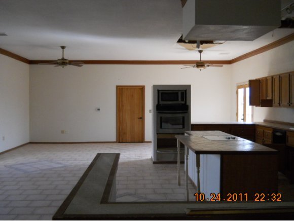 6020 Bice Road Rimrock, AZ 86335 - Photo 4 of 18 a view of kitchen with sink microwave and refrigerator