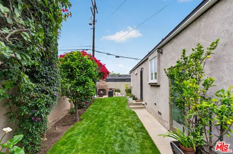 $1,585,000 | 2822 11th Street, Santa Monica, CA 90405