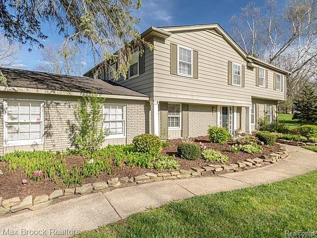 32725 Wing Lake Road Franklin, MI 48025 - Photo 3 of 48 32725_wing_lake_ext_007.jpg