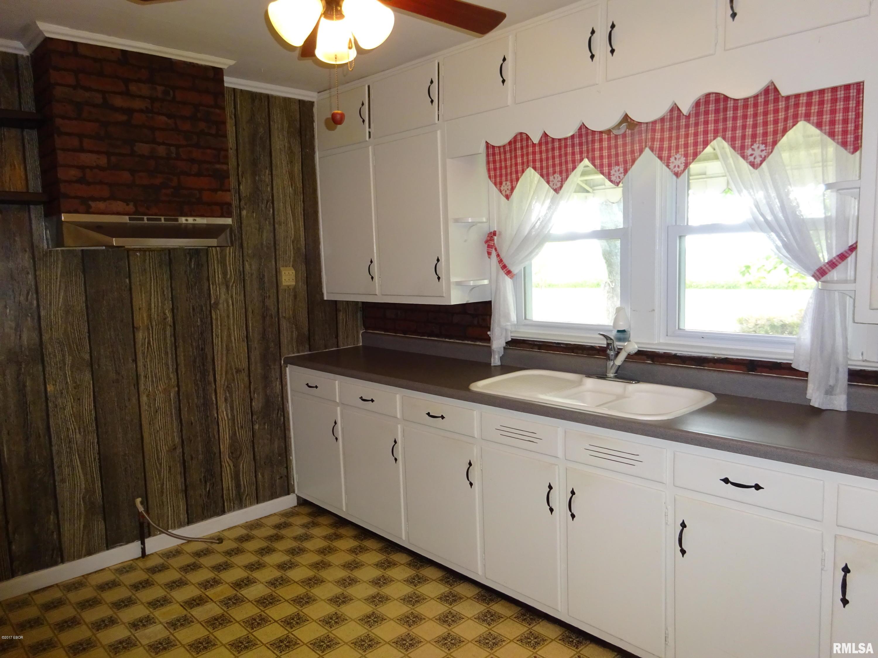 3170 Raleigh Road Eldorado, IL 62930 - Photo 5 of 14 Gallery Image 5