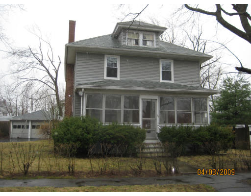 93 Brandon Road Worcester, MA 01606 - Photo 1 of 8 Gallery Image 1