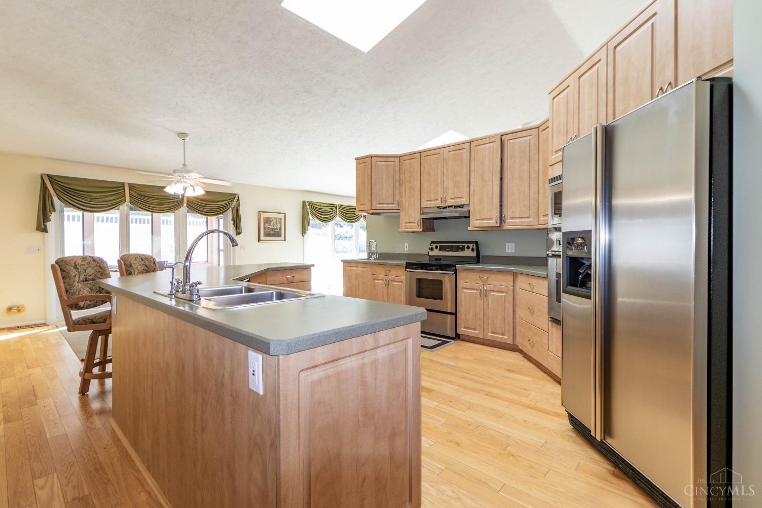 5239 Hanley Road Cincinnati, OH 45247 - Photo 9 of 34