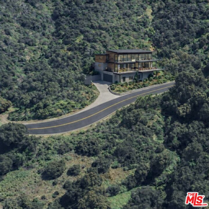 5660 Greenwich Road Glendale, CA 91206 - Photo 2 of 4