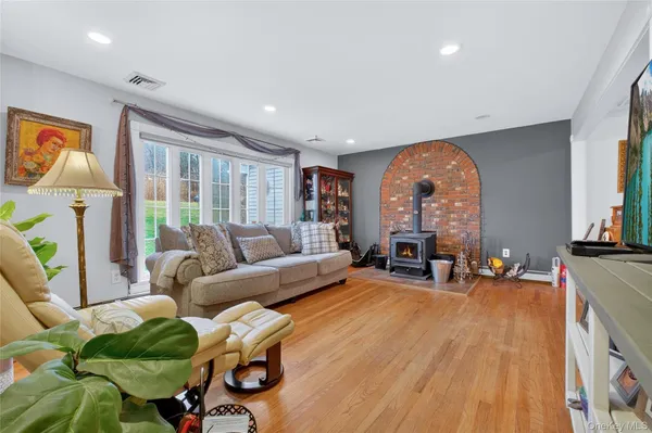 $699,999 | 81 Brandy Lane, Wappingers Falls, NY 12590