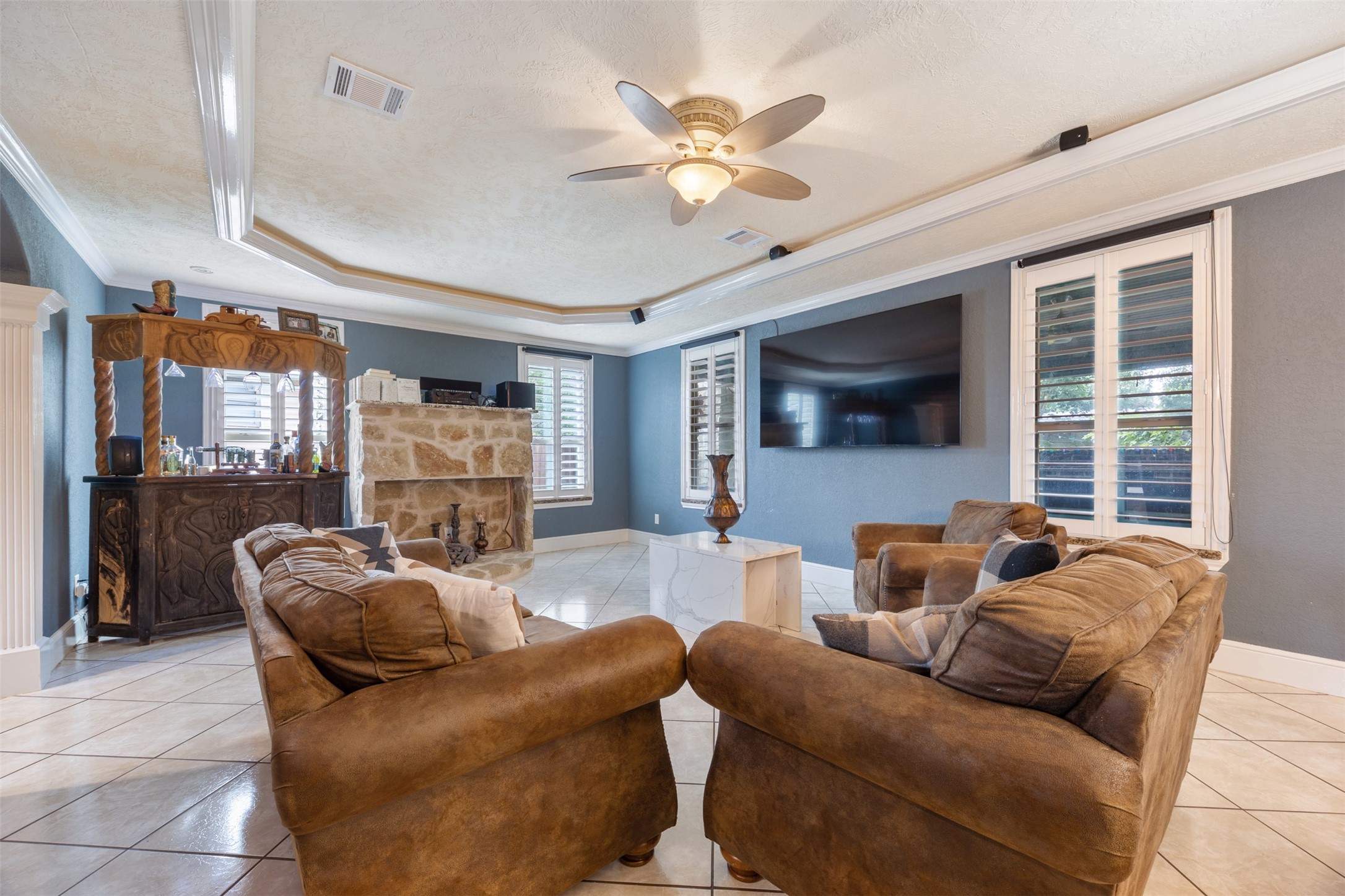 2622 Muegge Road Rosenberg, TX 77471 - Photo 18 of 28 a living room with furniture and a large window