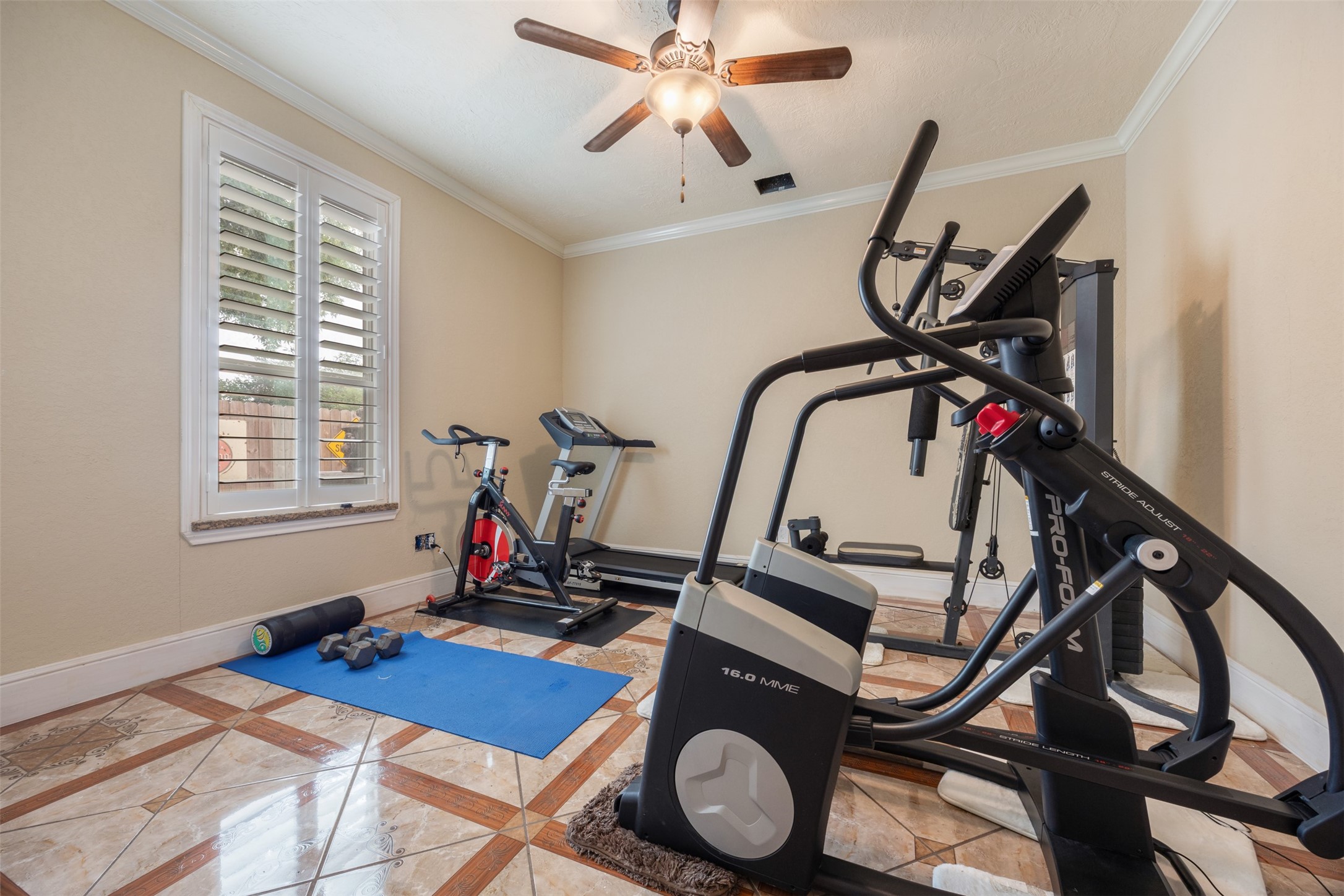 2622 Muegge Road Rosenberg, TX 77471 - Photo 20 of 28 a room with gym equipment
