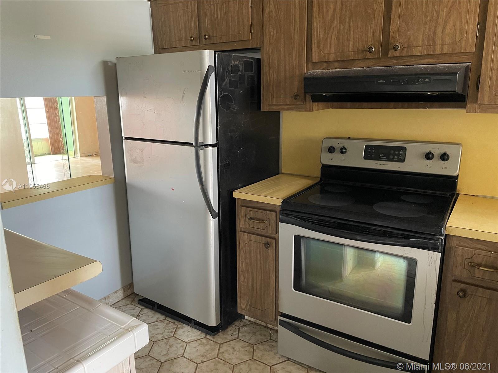 2780 North Pine Island Road, Unit 101 Sunrise, FL 33322 - Photo 4 of 16