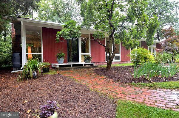 2305 Glasgow Road Alexandria, VA 22307 - Photo 1 of 22 Exterior Front