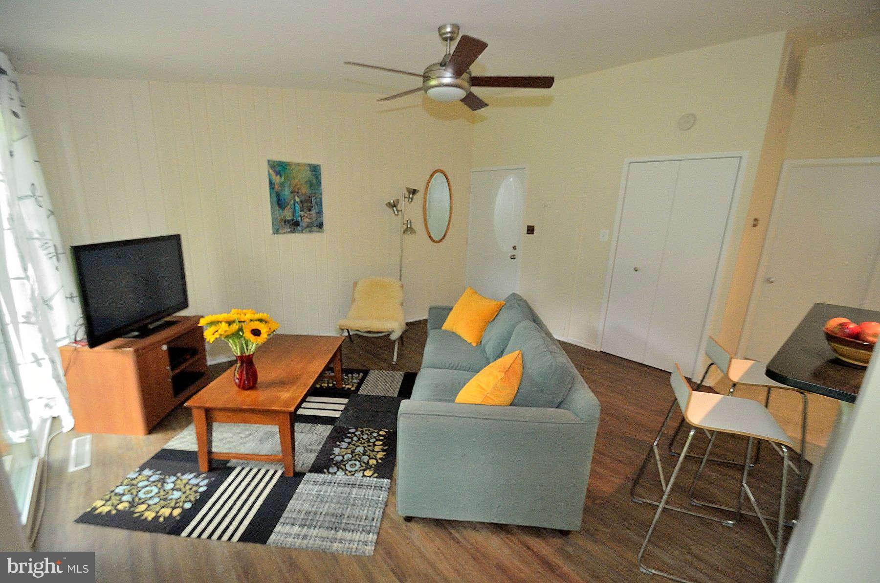 2305 Glasgow Road Alexandria, VA 22307 - Photo 12 of 22 Family Room